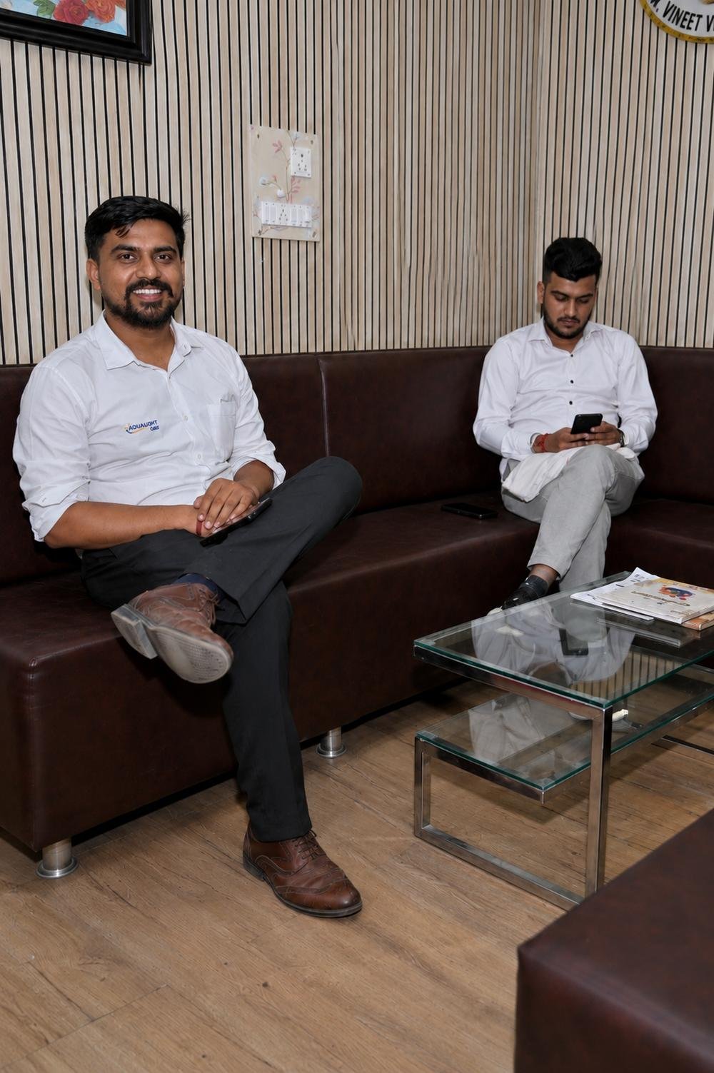 Comfortable patient waiting area at Dr. Vineet Verma skin clinic Hisar with sofa seating